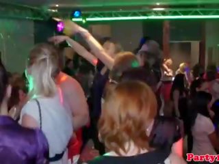 Євро недосвідчена мінету на dancefloor