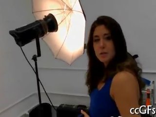 的lesbo 法律 年龄 青少年 手指 和 舔