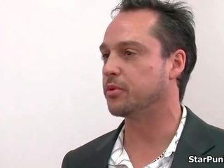 Матуся білявка хоче для бути відомий і вводить смокче і трахання інший cocks-part-01
