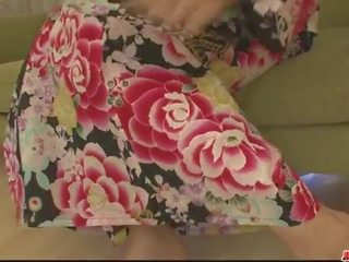 美しい アジアの クーガー manami komukai 三人組 アクション