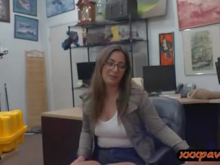 女人 同 眼镜 拍着 由 pawn 管理人