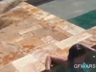 কামাসক্ত কলেজ মেয়েরা stripping নগ্ন মধ্যে ঐ পুল