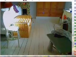 Camgirl като шега на sexydatingcams.com