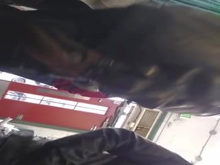근사한 전리품 흑단 와 아니 draws 에 느린 motion 바보