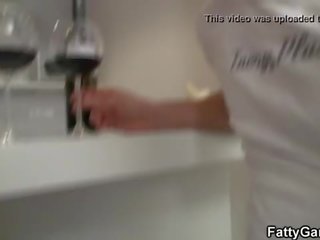 Сладострастен дебели тийнейджър съблазнява а мъж