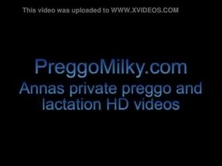 Squiting breastmilk на мій лесбіянка краля
