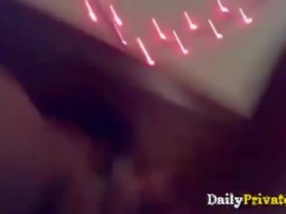 Смаглява saiyan girl-next-door трахання її фат чорна girl-next-door