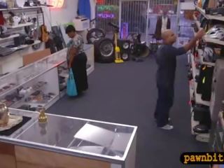 Відчайдушний медсестра pawns її солодка вагіна і отримує товчений