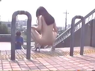 জাপানী নগ্ন ভদ্রমহিলা walking মধ্যে গন