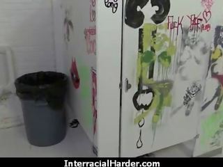 Разкошен adolescent с голям цици получава прецака трудно от черни в тя съвършен путка 18