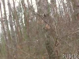 Чешки stunner ударих от непознат пич в публичен за пари