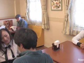 愉快 亚洲人 小姐 给 双 口交