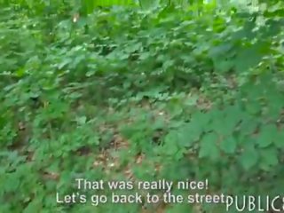 Туга чешка мед блимає цицьки і вдарив