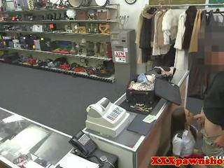 Pawnshop pilot недосвідчена смокче