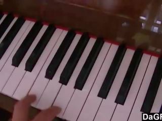 She must fuck the mugallym to have a pianino lesson