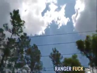 Cadence lux busted দ্বারা ঐ পার্ক ranger মধ্যে ঐ পিপে