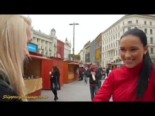 Лесбийки хлъзгав нуру масаж секс видео