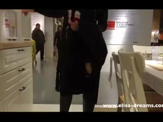 Къса пола и мигане не гащи в а известен магазин