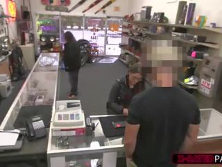 Brunetė ir puikus pora thieves gauna prigautas ir hammered iki shawn