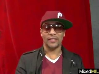 (kiara миа) палав милф получавам а чудовище черни член към езда на камера vid-21