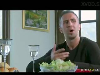 Magnificent 젊은 브루 넷의 사람 부정 행위 아내 잤어요 hubbys friends 큰 거시기