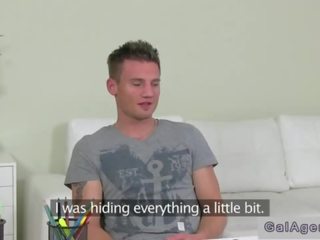 金发 女 代理人 乱搞 业余 stripling 上 一 榻