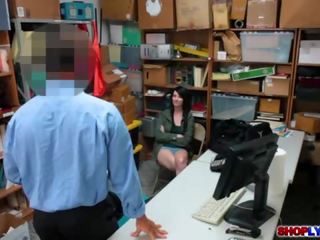 Тийн shoplifter алекс harper заловени и има прецака