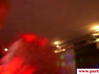 Реален евро аматьори клипс къса пола на dancefloor