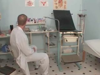 Безплатно най-горещите правен възраст млад дама секс