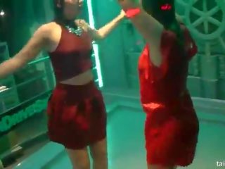 興奮 色情明星 他媽的 在 俱樂部