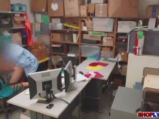 비탄 도둑 naiomi 앞 겁에 질린 과 도착 엿