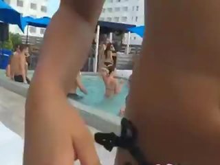 Sedusive 적법한 나이 소녀 영화 떨어져서 놀라운 몸