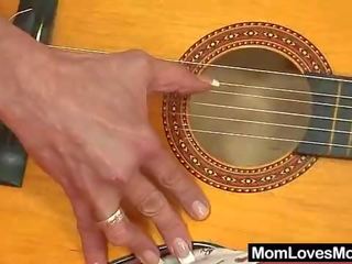 鬍子拉碴 業餘 mammas 第一 時間 女同志