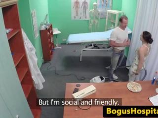 Intern бретон почистване прислужница на легло