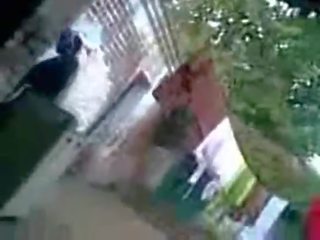 화려한 irani hijabi 이슬람교도 아내 오쟁이 진 남편 과 닌가 이웃 사람
