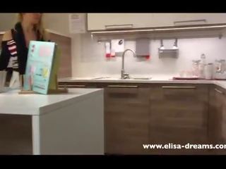 Къса пола и мигане не гащи в а известен магазин 2