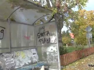 Takevan блондинки мажоретка плащане за езда с тя стегнат путка
