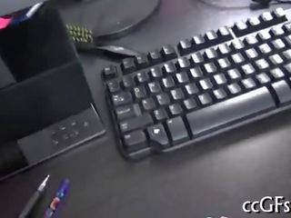 Active 法律 年龄 女学生 吸 和 游乐设施
