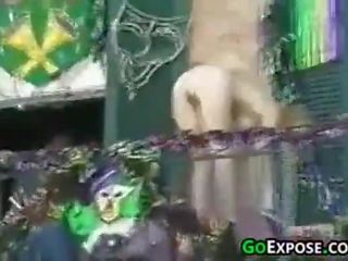Оголена ціпонька під час mardi gras
