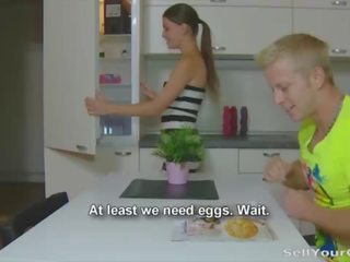 賣 您的 gf - 蠅頭 服用 肛門 為 現金