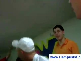 Коледж дівчинки боротьба в a ванна