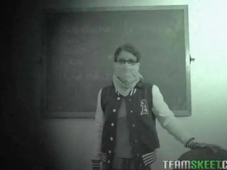 Innocenthigh smalltits брюнетка тийн пресли елен чука учители хуй