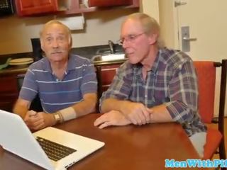 На обличчі краса cumcovered по два seniors
