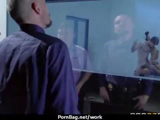 Голям titted офис милф чука при работа 7