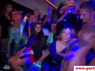 Голодний недосвідчена трахкав в той час як смокче на укол