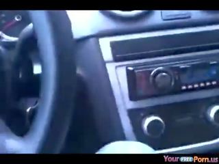 Partygirl 亂搞 在 該 背部 的 一 汽車