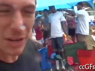 Breasty правової вік damsel відстій дає a поїздка