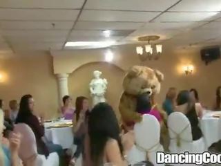 Dancingcock великий manhood день народження