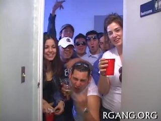 본부 진동하는 사람 파티 클립
