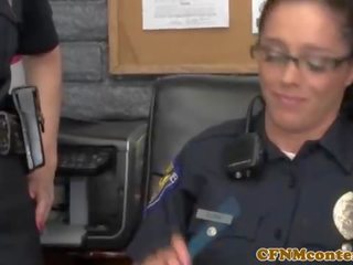 调教 警察 徐娘半老 在 制服